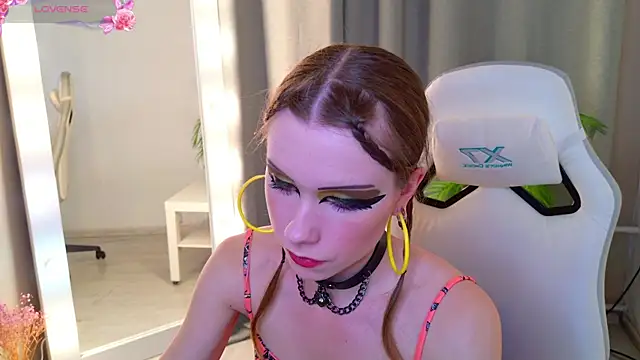 Snapshot of KarenSmitht chatting on 9, 10, 2025 KarenSmitht online show from 9, 10, 2025