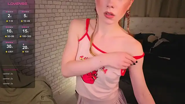 Snapshot of KarenSmitht chatting on 26, 10, 2025 KarenSmitht online show from 26, 10, 2025