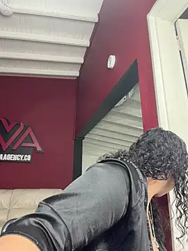 krisstenSantos online show from 9, 1, 2026