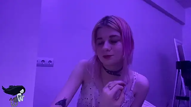 Snapshot of PinkVampire chatting on 29, 10, 2025 PinkVampire online show from 29, 10, 2025