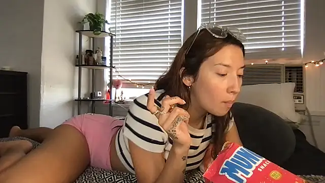 yoursweetestlilly online show from 21, 9, 2025