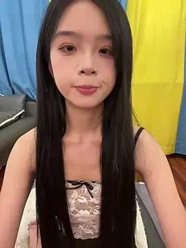 Snapshot of qiqi_x chatting on 14, 10, 2025 qiqi x online show from 14, 10, 2025