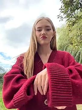 MilaMoone online show from 2, 10, 2025