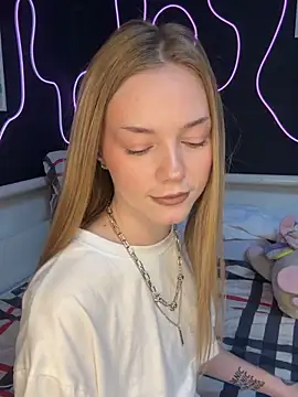 MilaMoone online show from 5, 2, 2026