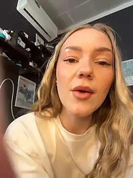 MilaMoone online show from 15, 3, 2026