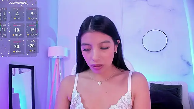 Tiffany Low online show from 5, 11, 2025