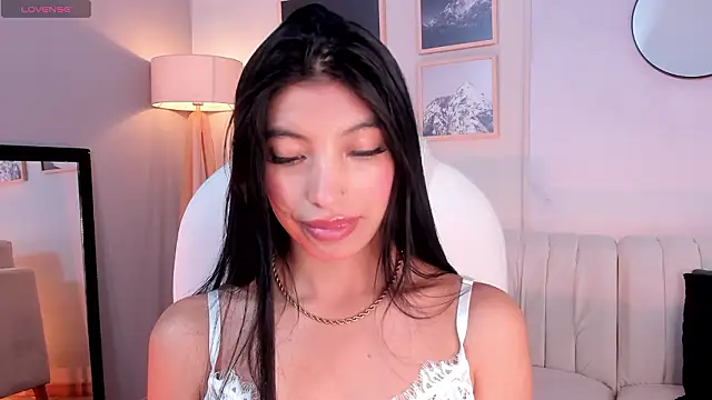 Tiffany Low online show from 28, 2, 2026