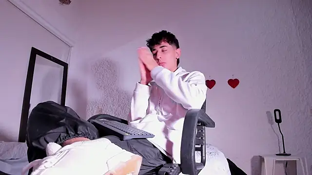 Snapshot of j_martony chatting on 25, 9, 2025 j martony online show from 25, 9, 2025