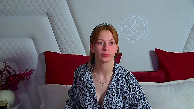 Snapshot of BeatriceBinoche chatting on 17, 11, 2025 BeatriceBinoche online show from 17, 11, 2025