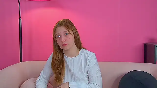 Snapshot of BeatriceBinoche chatting on 18, 11, 2025 BeatriceBinoche online show from 18, 11, 2025