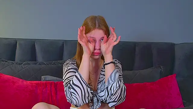 Snapshot of BeatriceBinoche chatting on 23, 11, 2025 BeatriceBinoche online show from 23, 11, 2025