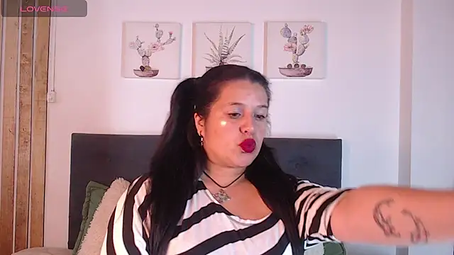 Andrea secret  online show from 12, 10, 2025