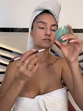 MiaKane99 online show from 7, 4, 2026