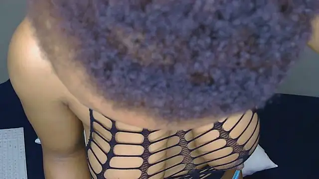 Snapshot of Serafynn chatting on 19, 10, 2025 Serafynn online show from 19, 10, 2025