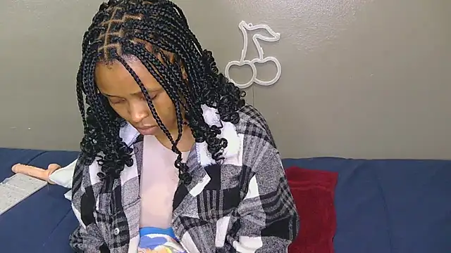 Snapshot of Serafynn chatting on 17, 11, 2025 Serafynn online show from 17, 11, 2025