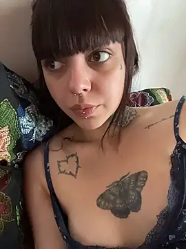 Snapshot of ravenadark chatting on 12, 11, 2025 ravenadark online show from 12, 11, 2025