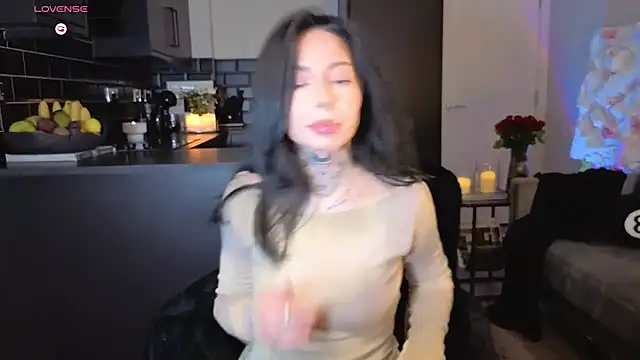 jeans-and-peach online show from 28, 9, 2025