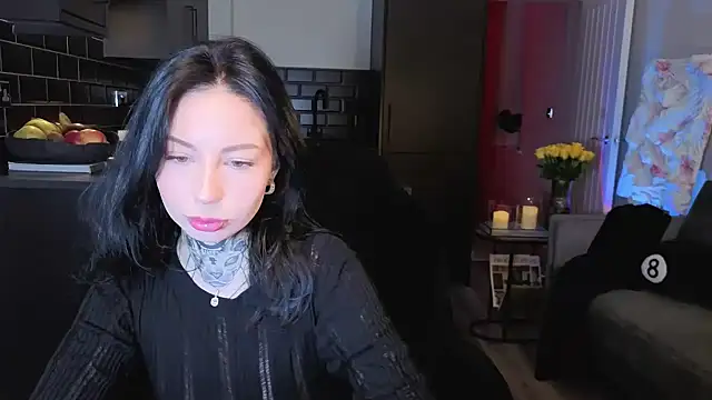 jeans-and-peach online show from 4, 10, 2025