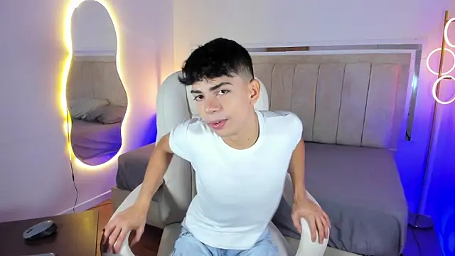 Snapshot of Peter_chase chatting on 13, 1, 2026 Peter chase online show from 13, 1, 2026