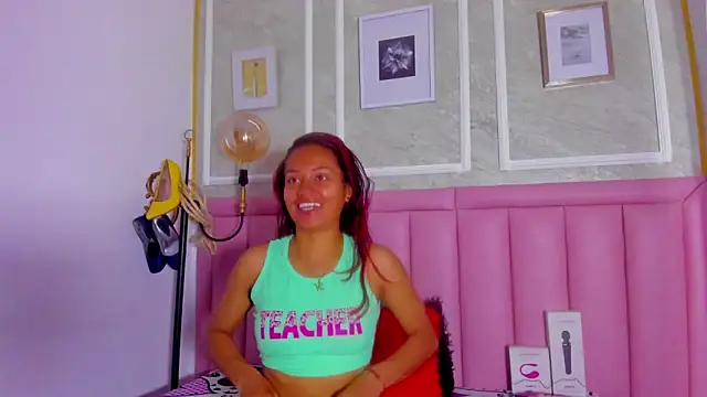 HoollyHendrix online show from 18, 2, 2026