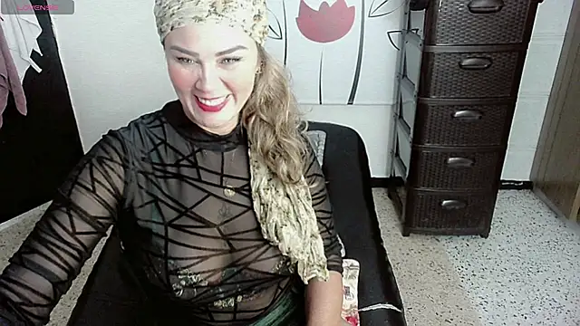 Snapshot of SaraAvalon chatting on 28, 10, 2025 SaraAvalon online show from 28, 10, 2025