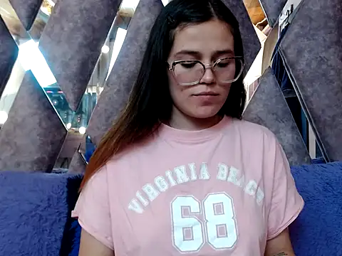 Snapshot of CRISTALHERRANZ chatting on 8, 10, 2025 CRISTALHERRANZ online show from 8, 10, 2025