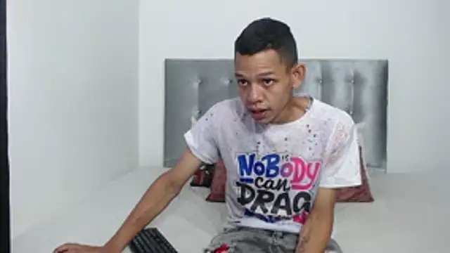 Snapshot of dylandevilx chatting on 29, 10, 2025 dylandevilx online show from 29, 10, 2025