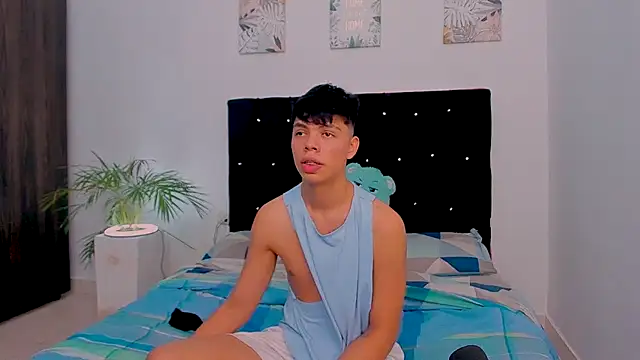 Zacktorres  online show from 4, 10, 2025