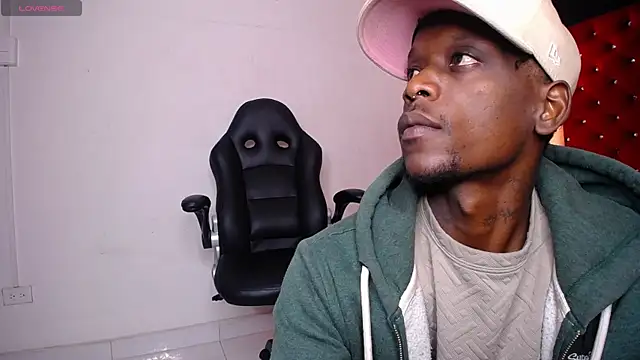 SkylerBigxxx online show from 25, 9, 2025