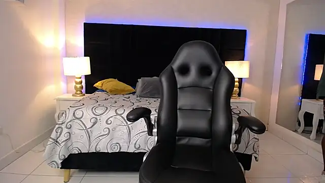 Snapshot of SkylerBigxxx chatting on 20, 4, 2026 SkylerBigxxx online show from 20, 4, 2026