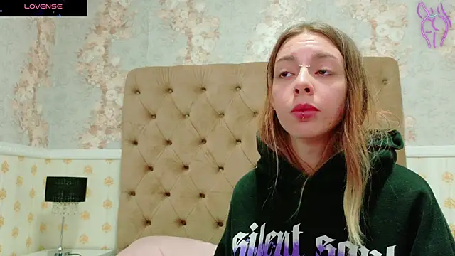 CoraVex online show from 3, 10, 2025