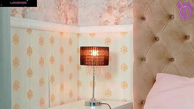 CoraVex online show from 4, 10, 2025