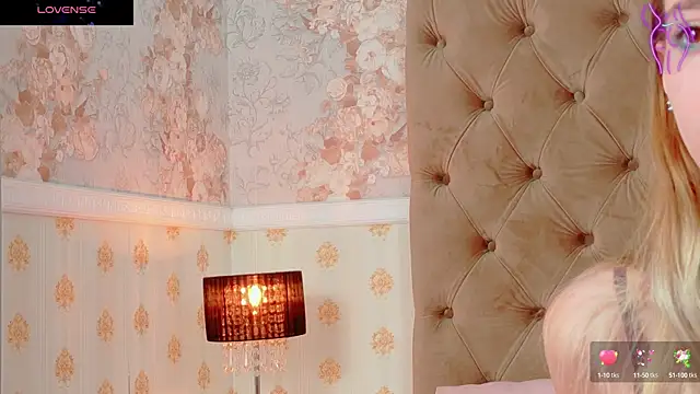 CoraVex online show from 5, 11, 2025