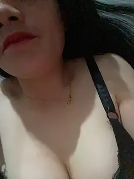 Snapshot of Lucie-pusy chatting on 13, 11, 2025 Lucie-pusy online show from 13, 11, 2025