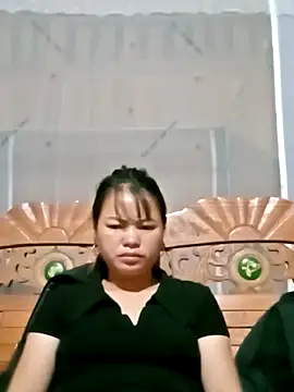 emly-xinh18 online show from 1, 10, 2025