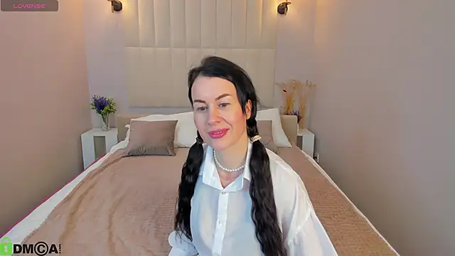 Stella Leon online show from 11, 10, 2025
