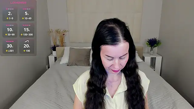 Stella Leon online show from 18, 10, 2025