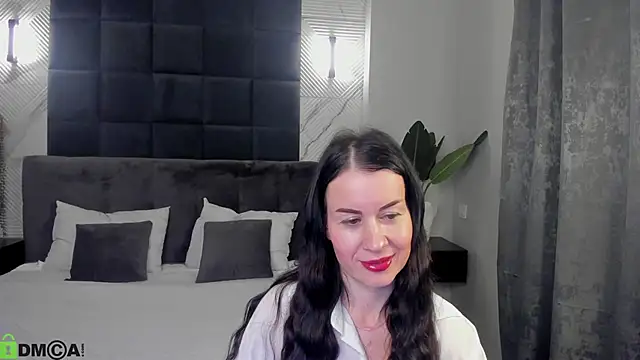 Stella Leon online show from 19, 10, 2025