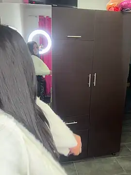 Snapshot of lilielou_ chatting on 28, 11, 2025 lilielou online show from 28, 11, 2025