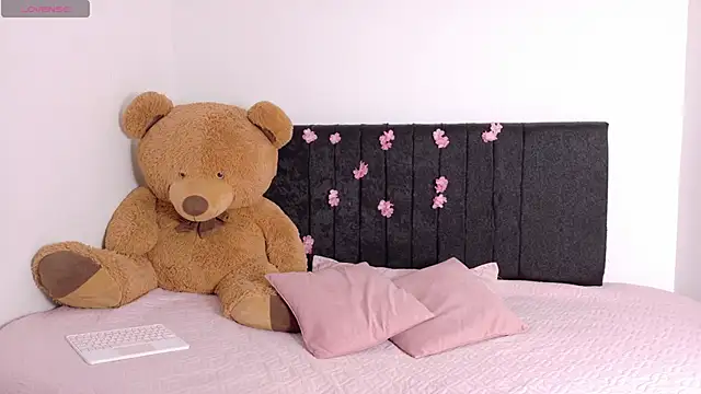 Natashaparker   online show from 6, 10, 2025