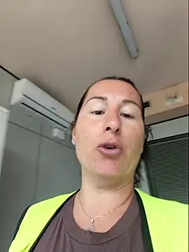 Snapshot of bichota85 chatting on 9, 6, 2026 bichota85 online show from 9, 6, 2026