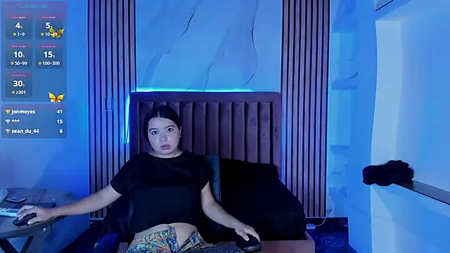 Snapshot of LunaWiill_ chatting on 4, 10, 2025 LunaWiill online show from 4, 10, 2025