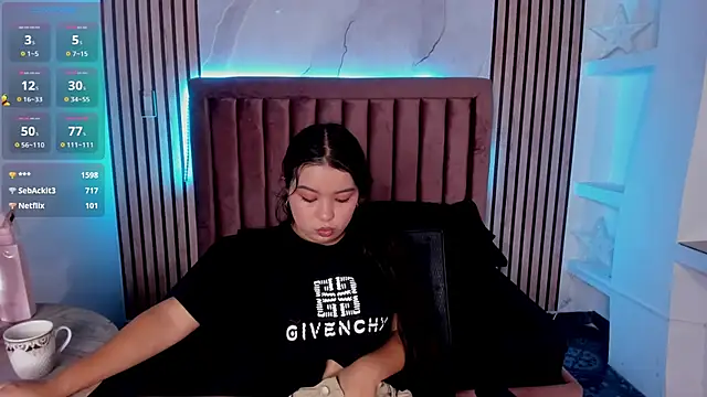 Snapshot of LunaWiill_ chatting on 17, 10, 2025 LunaWiill online show from 17, 10, 2025