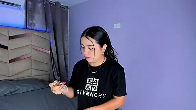 Snapshot of LunaWiill_ chatting on 2, 12, 2025 LunaWiill online show from 2, 12, 2025