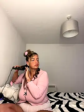 Snapshot of QueenStacyxox chatting on 12, 10, 2025 QueenStacyxox online show from 12, 10, 2025