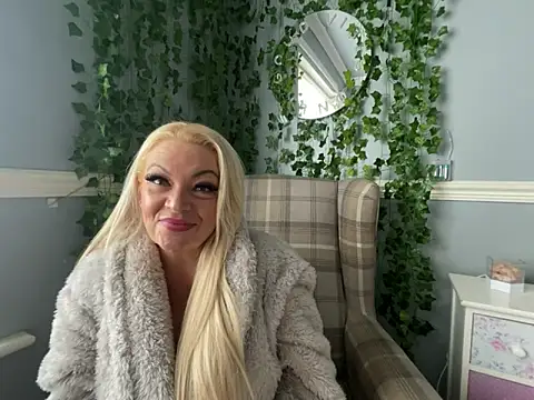 BonnyDesire online show from 25, 10, 2025