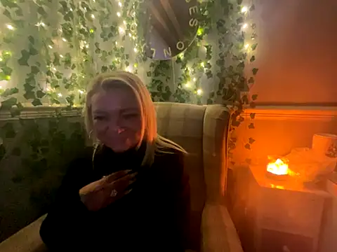 BonnyDesire online show from 16, 11, 2025