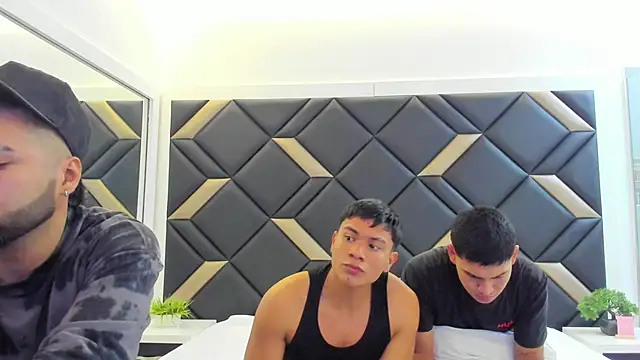 Hot Threesomee online show from 29, 11, 2025