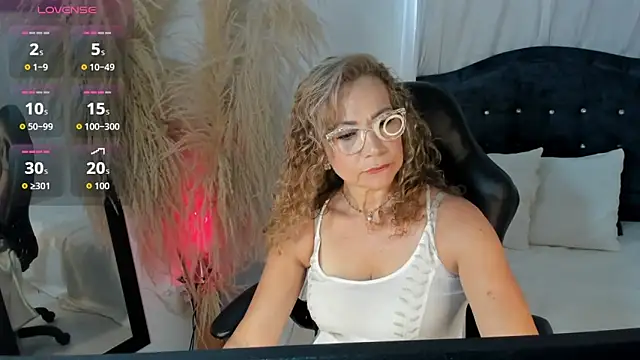Jademommy  online show from 31, 10, 2025