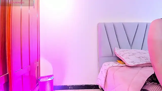 Snapshot of Doll_lauren chatting on 16, 10, 2025 Doll lauren online show from 16, 10, 2025